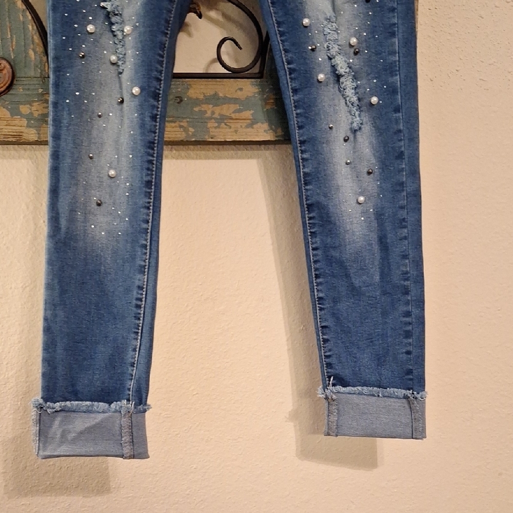 Stylish Skinny Jeans with Studded Pearl Details. NWOT Size 5 - Picture 8 of 13